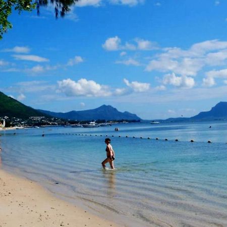 Beachfront Apartment Flic en Flac Bagian luar foto