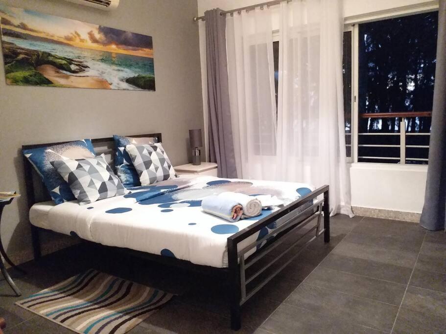Beachfront Apartment Flic en Flac Bagian luar foto