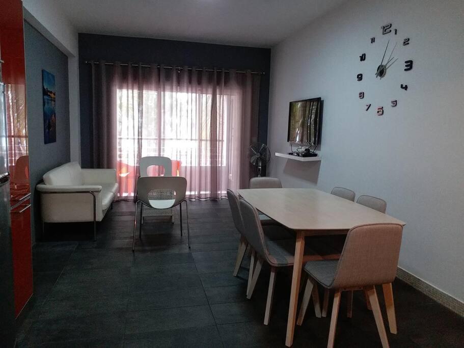 Beachfront Apartment Flic en Flac Bagian luar foto