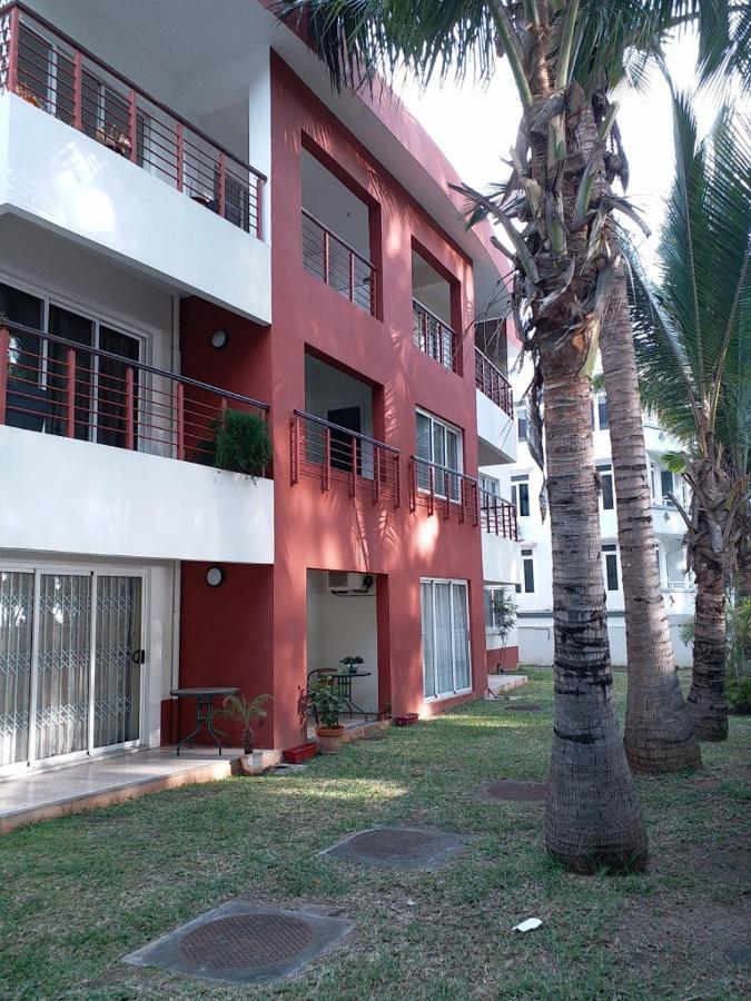 Beachfront Apartment Flic en Flac Bagian luar foto